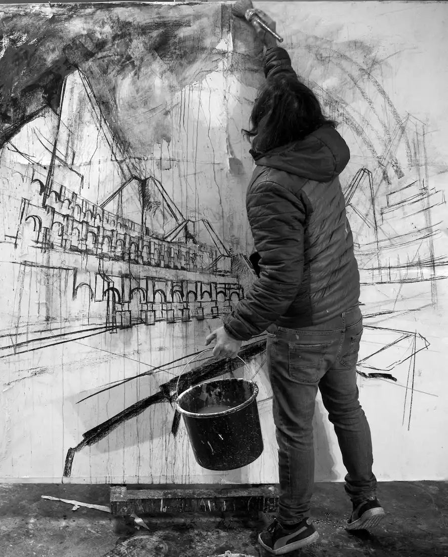 Gustavo Diaz Sosa en su estudio empezando una obra.